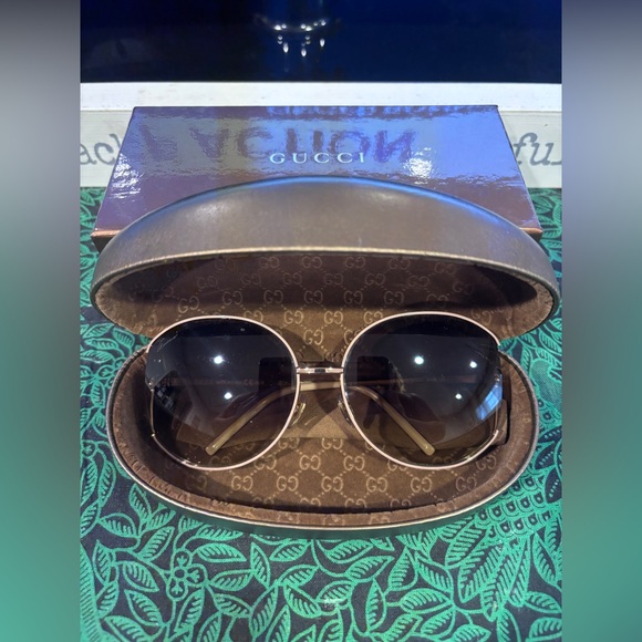 Gucci Accessories - Gucci Women's Brown Gradient Round Sunglasses - Style: GG4208/s Color: 4ZGCC